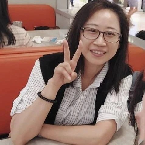 瑩瑩 老師